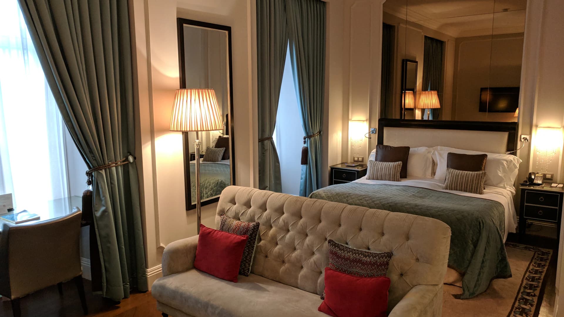 LSILHHM luxury hotel setting