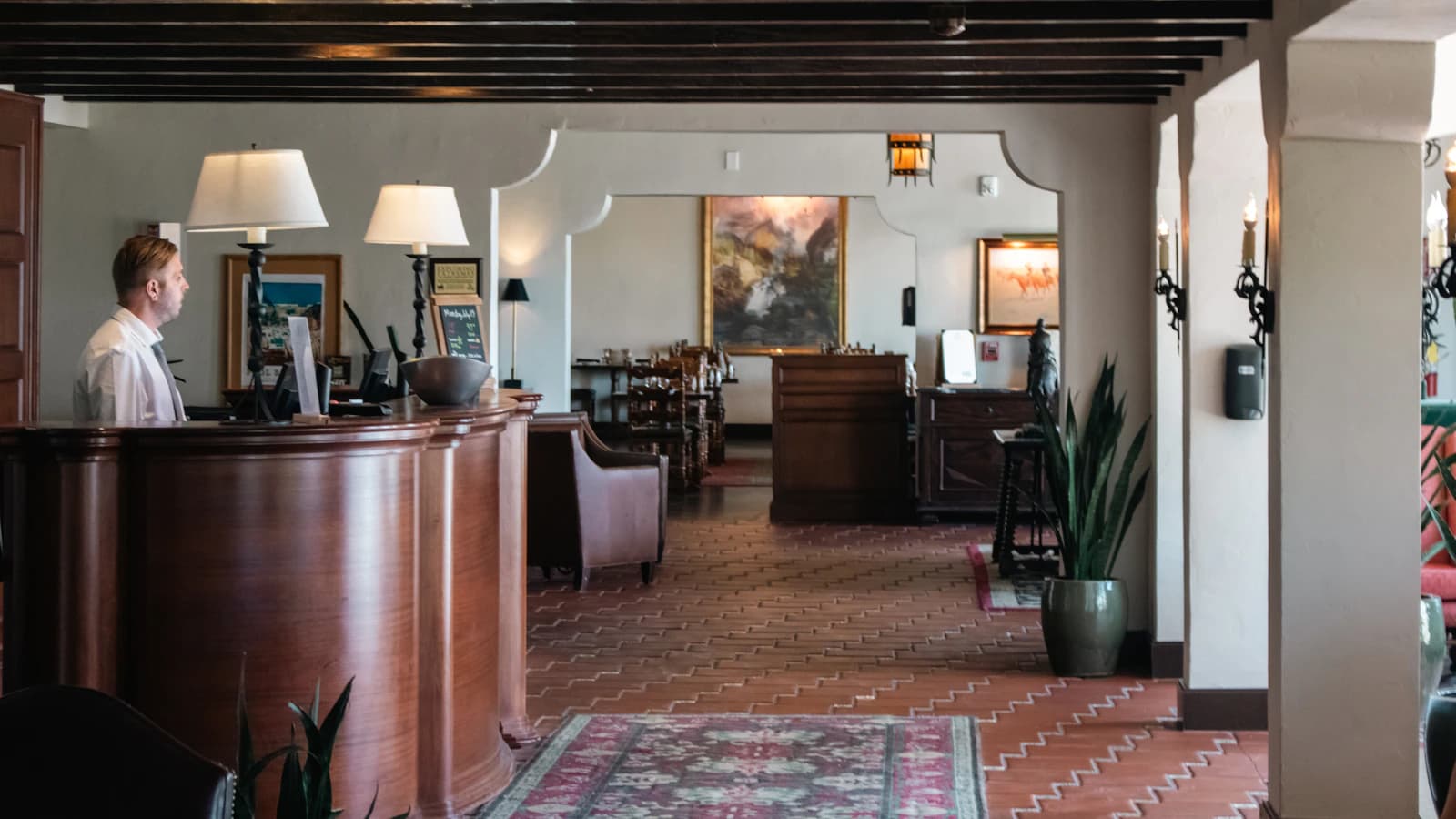 LSILHHM graduate leading a luxury hotel operations briefing