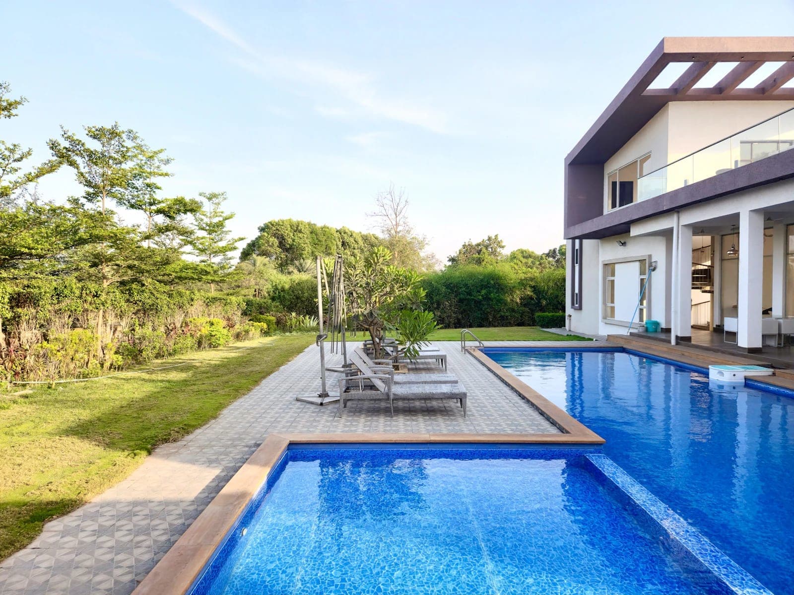 Certificate in Introduction to Luxury Hospitality — Certificate at London School of Hotel and Resort Management