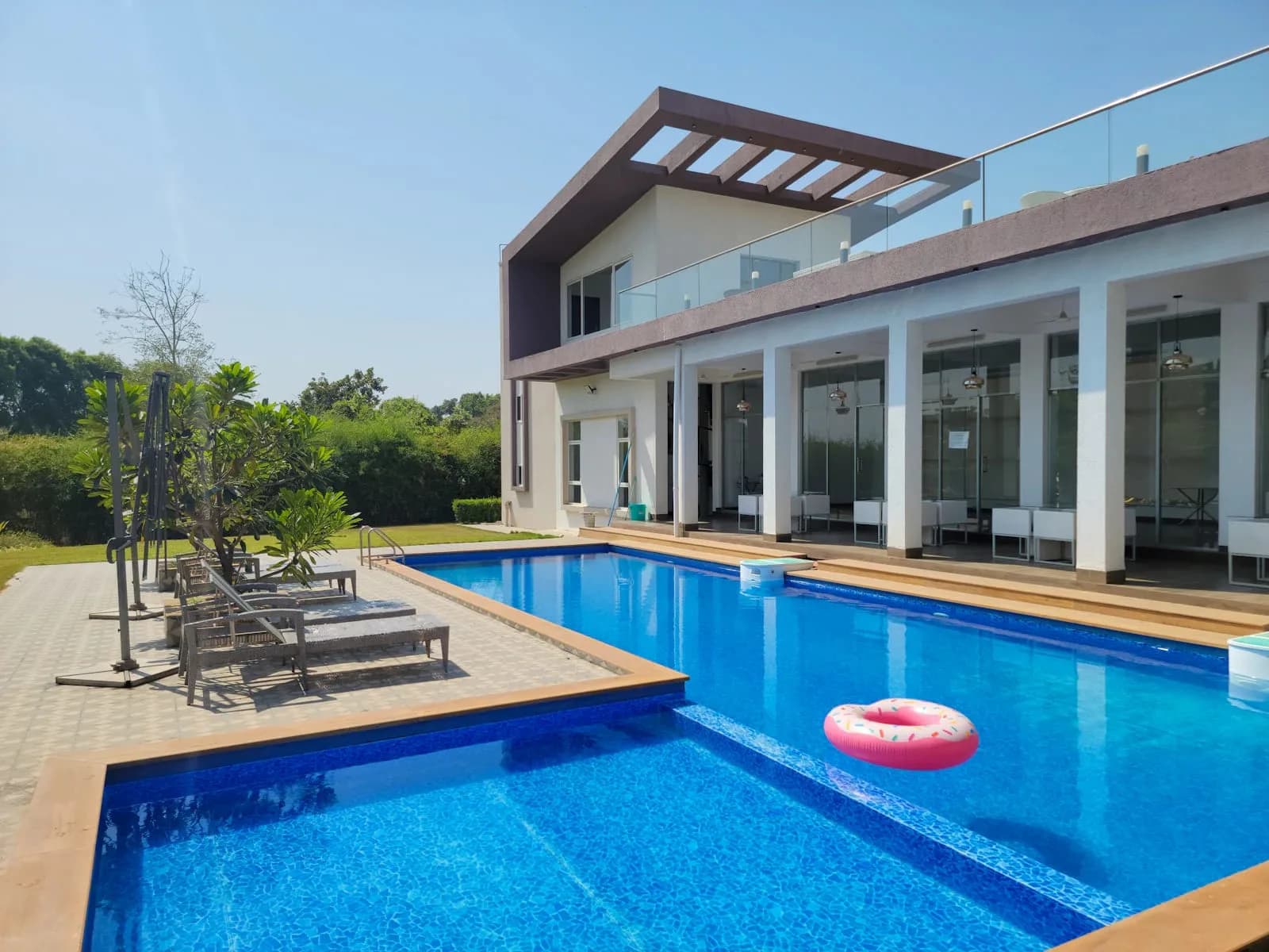 Diploma in Resort Management — Diploma at London School of Hotel and Resort Management