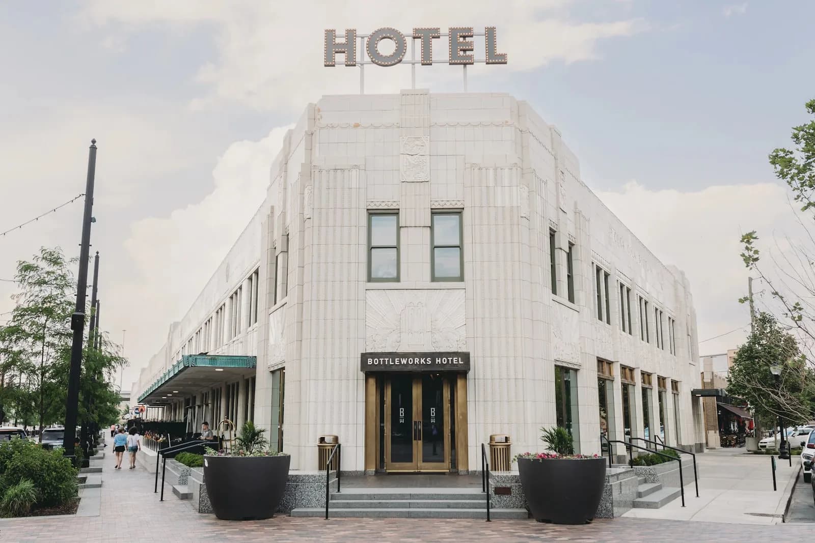 Higher Diploma in Resort Operations Management — Higher Diploma at London School of Hotel and Resort Management