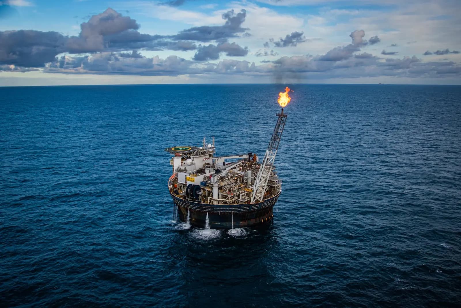 Bachelor of Oil and Gas Law and Compliance — Bachelor at London School of Oil and Gas Management
