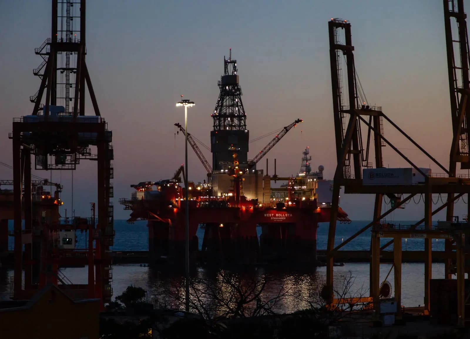 BSc (Hons) Energy Transition Management — Bachelor at London School of Petroleum and Energy